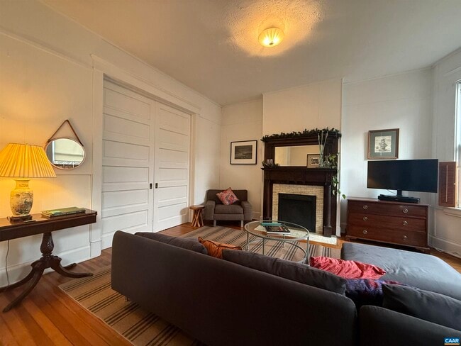 Photo - 615 E High St