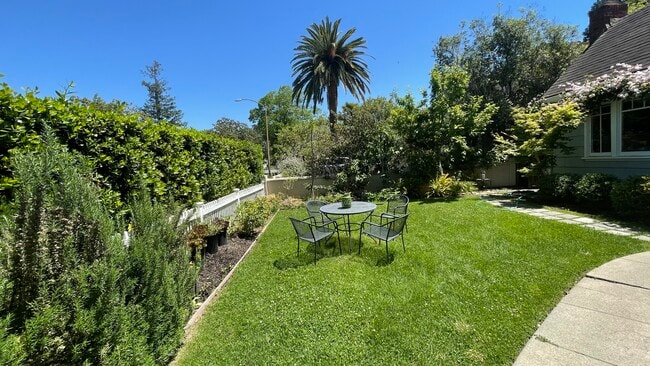 Photo - 1226 Middlefield Rd