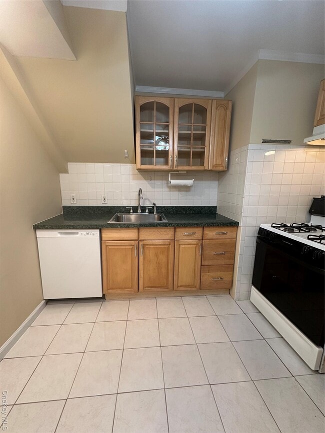 Photo - 809 Hampshire Rd