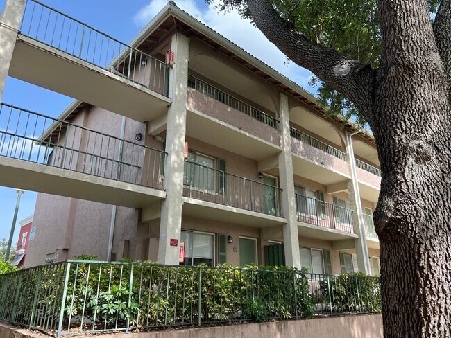 Building Photo - 145 Oyster Bay Cir Unit 145 Oyster Bay Rental
