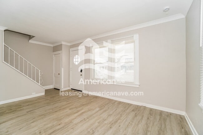 Photo - 3606 Leybourn Ave