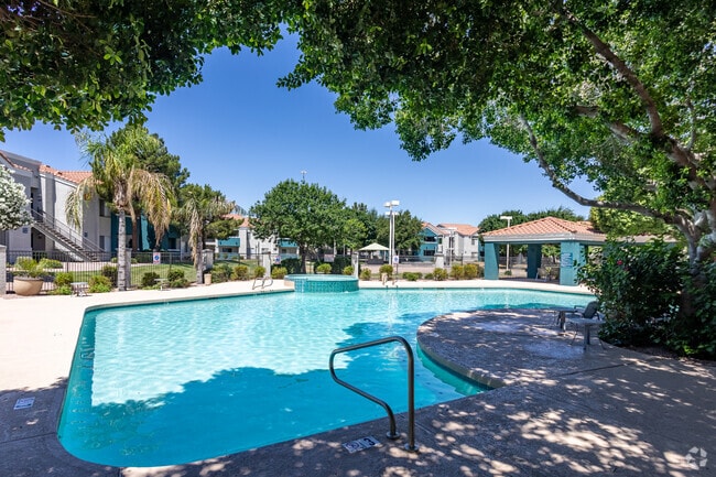 Photo - Galleria Palms