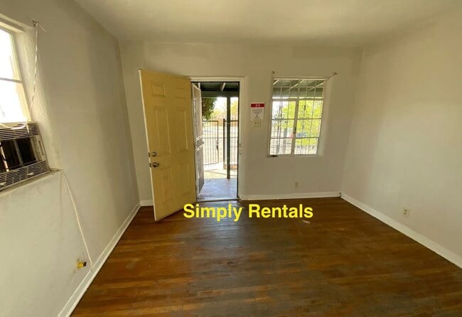 Photo - 208 University Blvd SE