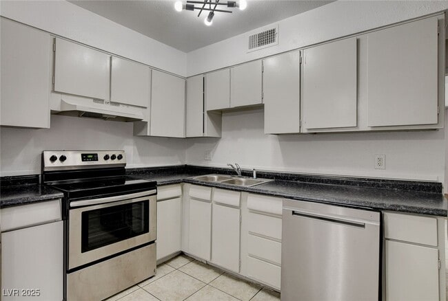 Photo - 6453 Bannock Way