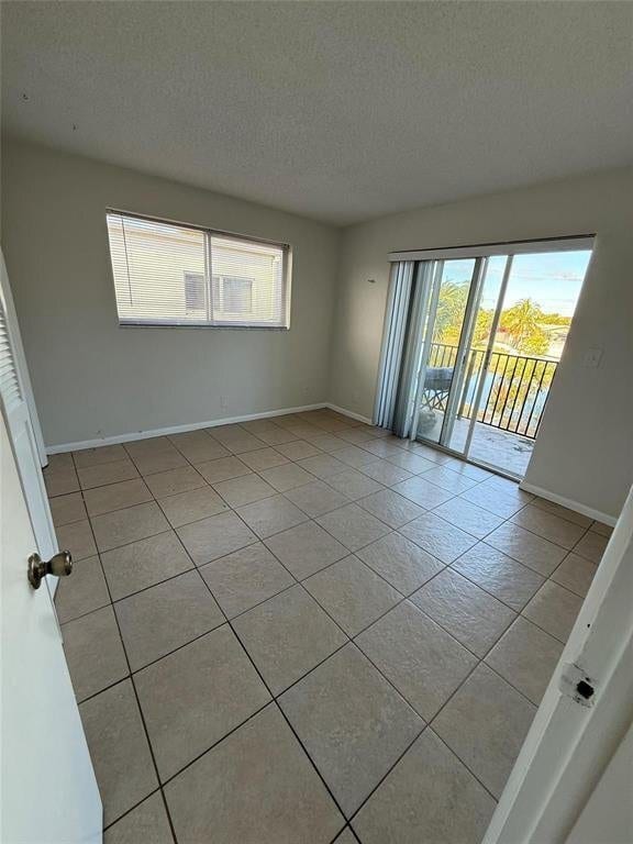 Photo - 1235 W River Dr Unidad #3