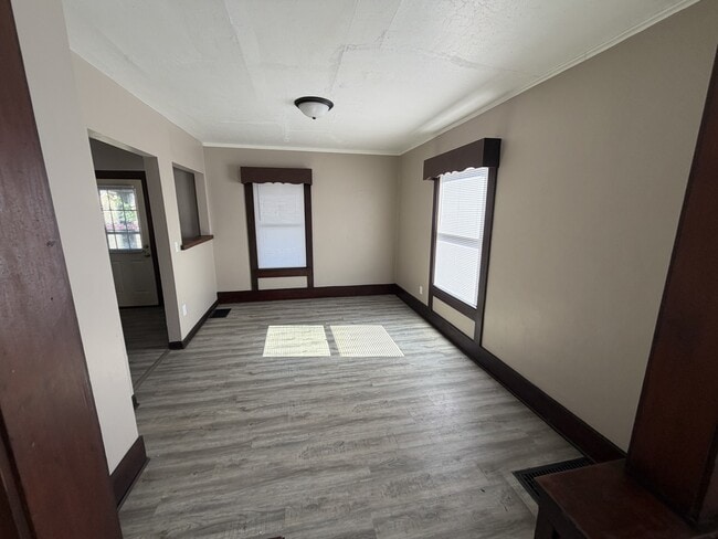 Photo - 757 Moore St