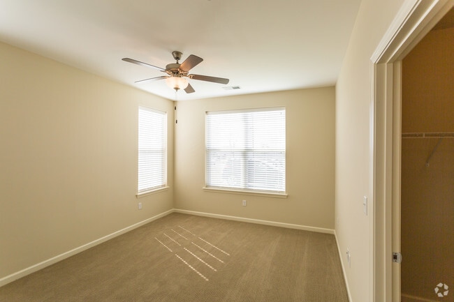 2BR, 2BA - 1060 SF - Bedroom