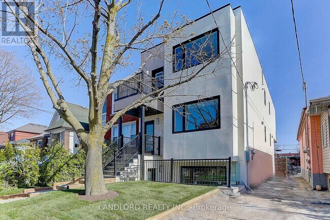Photo - 71 Livingstone Ave