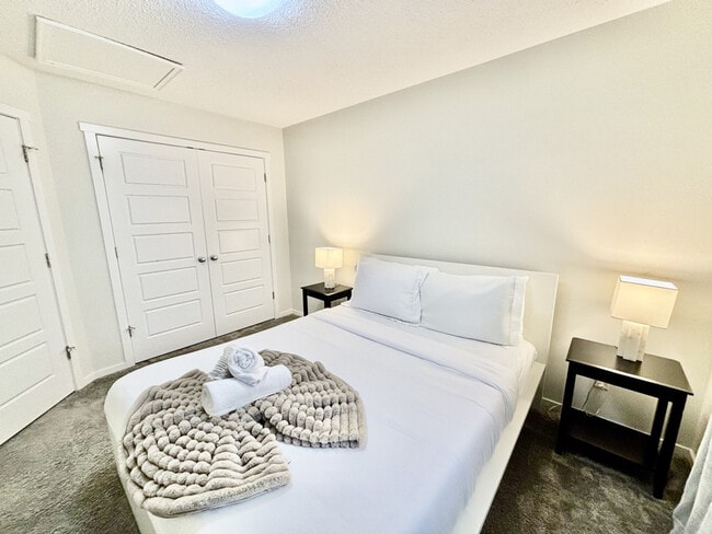 Photo - 20548-20100 100 Ave NW Unit ID1345386P