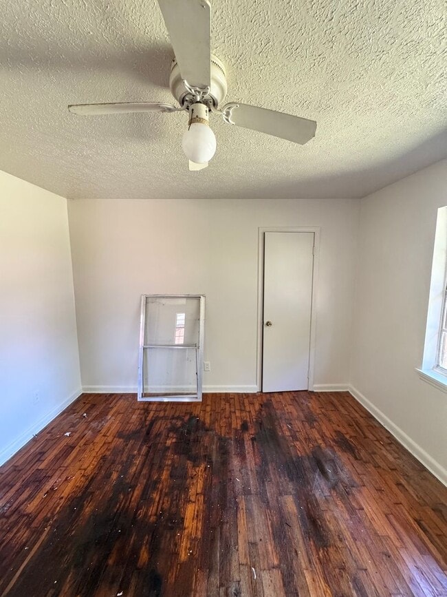 Photo - 122 Woodland Ave Unit B