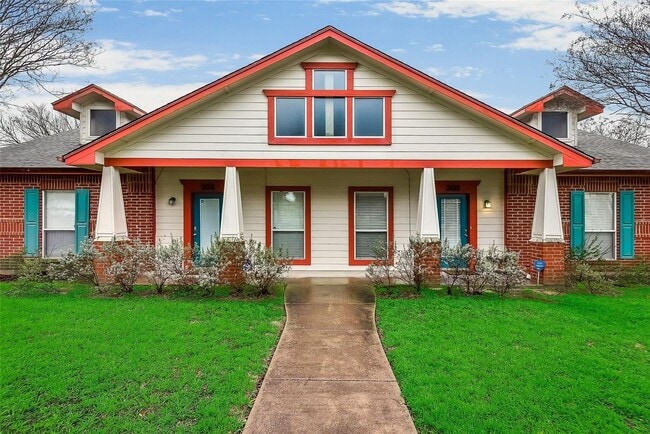 Photo - 300-306 East Main Street Unidad 306