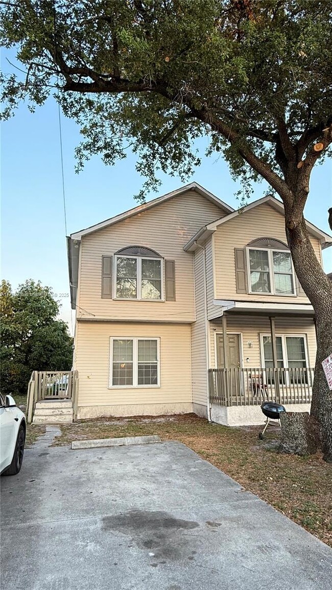 Photo - 1600 SW 44th Ave Townhome