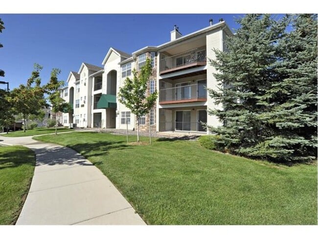 Building Photo - 3 Bed | 2 Bath | 1,264 sq ft | Littleton, CO **Available Mid August**