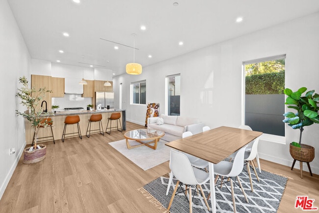 Building Photo - 1905 S Corning St Unit 2