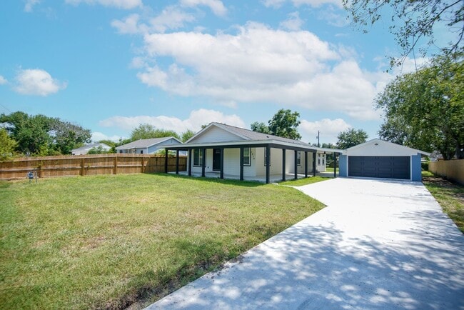 Photo - 1614 Clare Dr