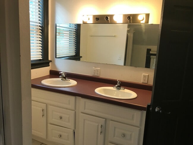 Photo - 427 W Pleasant St Unit 2