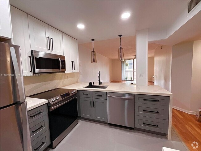 Building Photo - 10501 W Broward Blvd Unit 205 Rental