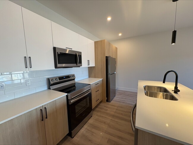 Photo - 1035 Melanson Rd Unit 204