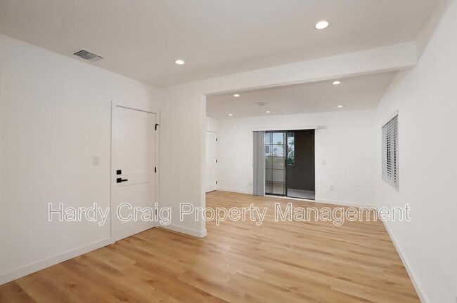 2236 Glendale Blvd