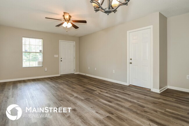 Photo - 8439 Hewitt St