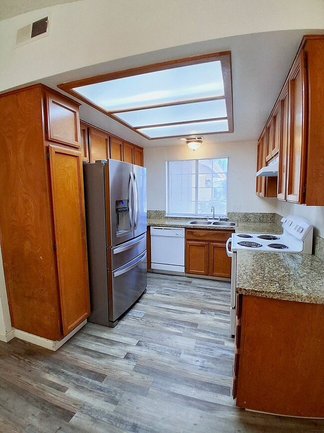 Photo - 2068 W Magill Ave