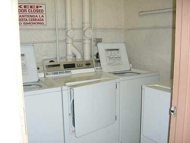 Photo - 4675 W 18th Ct Unidad 1009