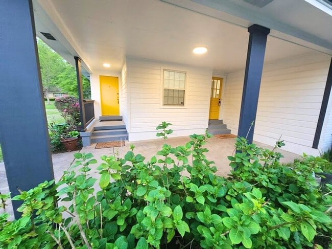 Photo - Amazing 4 Bedroom/ 2 bath East Memphis House @5259 Sequoia Ave.