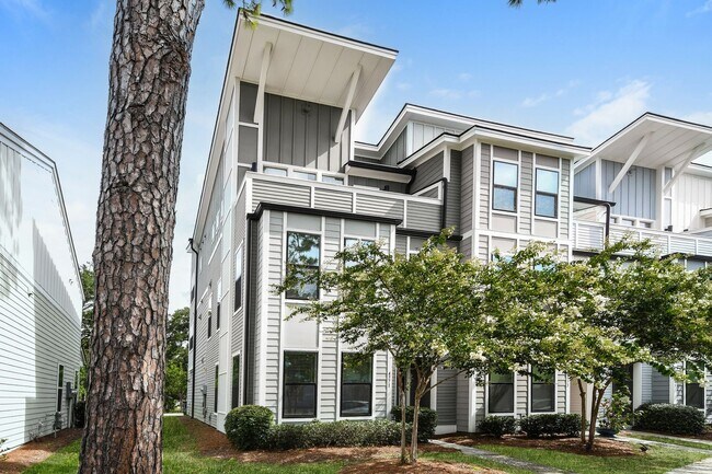 Photo - Fully Furnished 4 Bed 4.5 Bath Townhome in Mixson of North Charleston