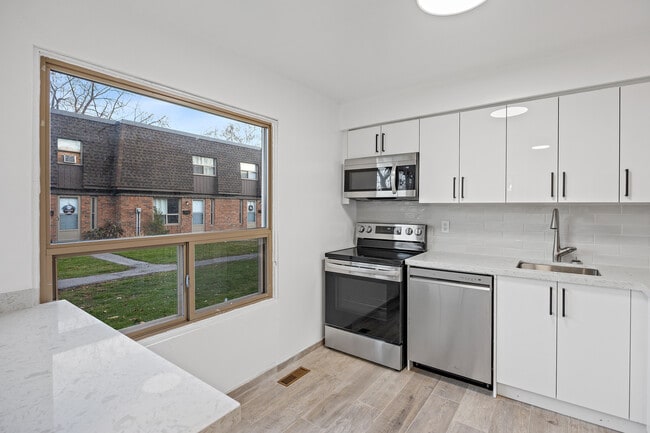 Photo - Roundtree Manor