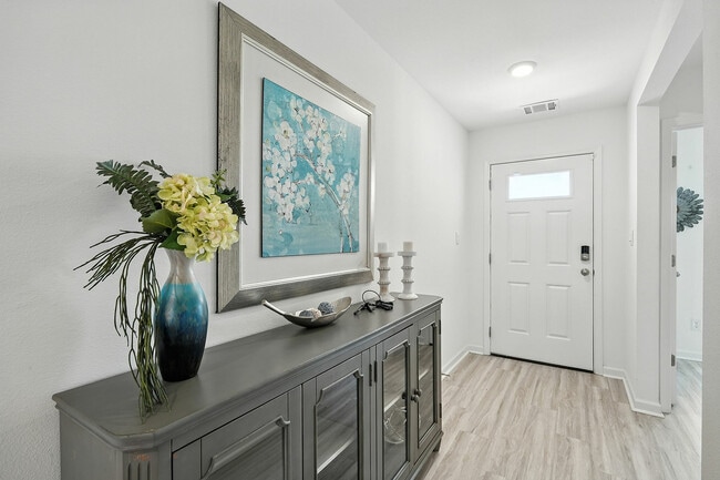 Cullen Foyer - Villas at Oak Bend - Home Rentals