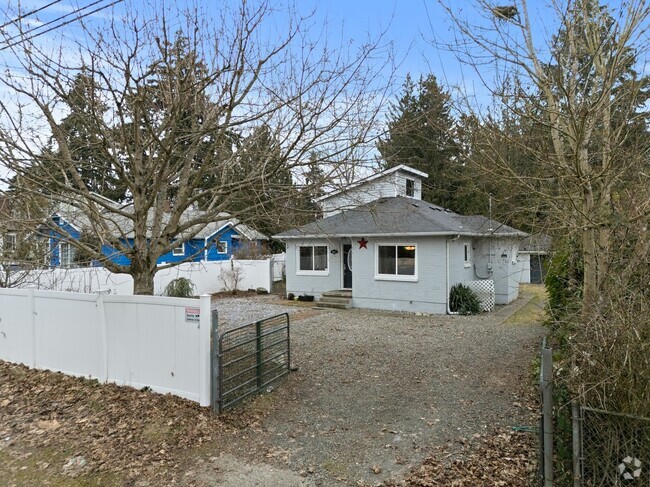 Building Photo - Charming Tacoma Home – 3 Beds, 1 Bath, Upd...