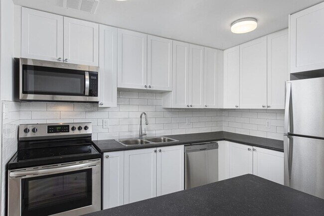 Photo - 7110 Darcel Ave