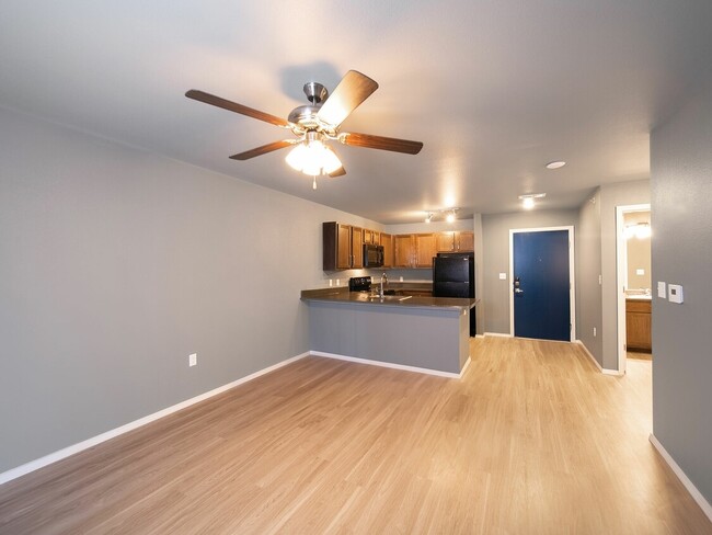 Building Photo - The Falcon of Southern Hills Rental