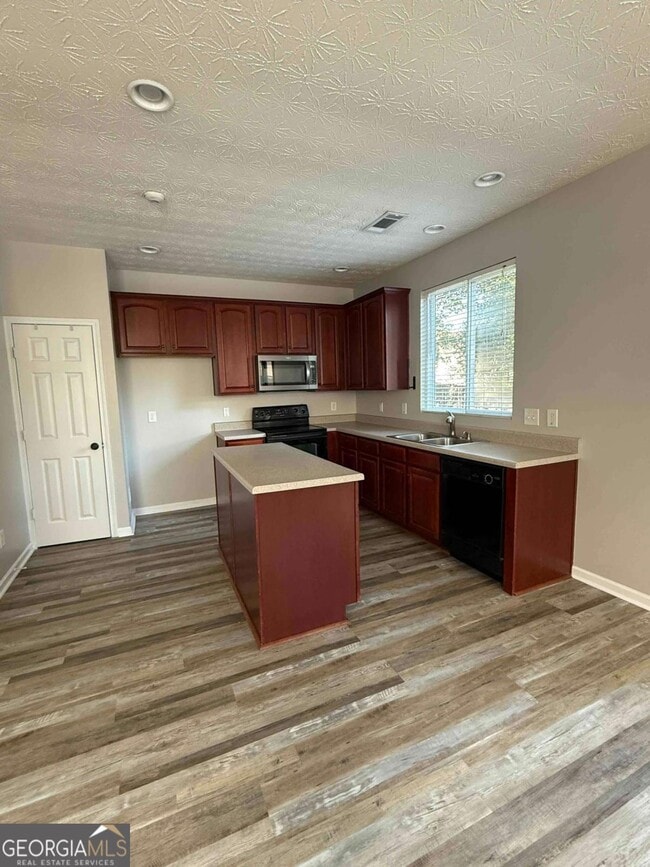 Photo - 503 Sautee Pl