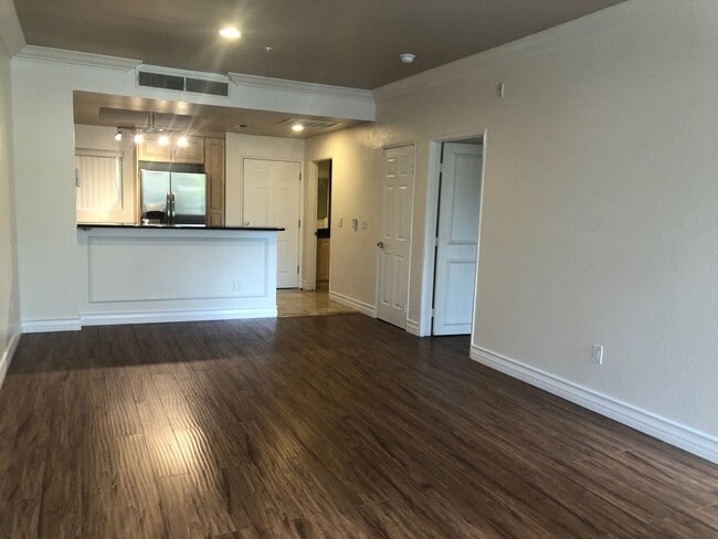Building Photo - Meridian Unfurnished 1Bdr/1Bath Luxury Condo. Utilities & Cable Service NOT included in advertise...