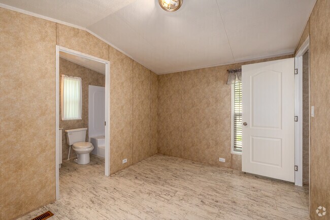 3BR, 2BA - 1000SF - Primary Bedroom