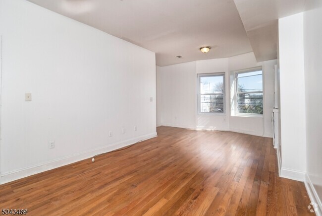 Building Photo - 38 3rd St Rental