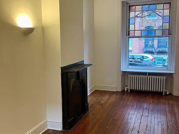 Living room - 826 N Woodstock St Unit 1