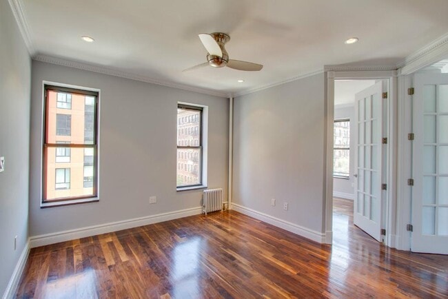 Photo - 334 E 6th St Unit 3