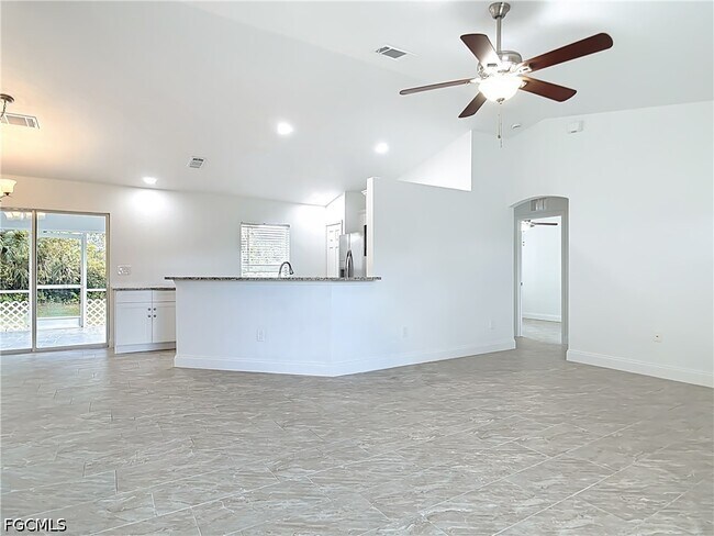 Photo - 18522 Robinson Ave