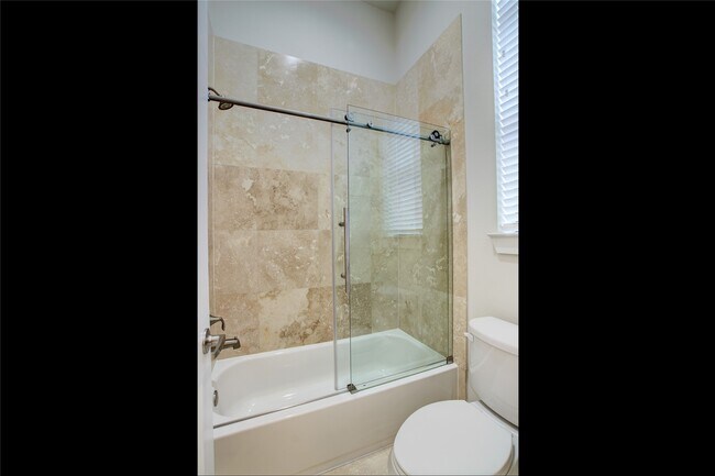 Photo - 48 N Hutcheson St