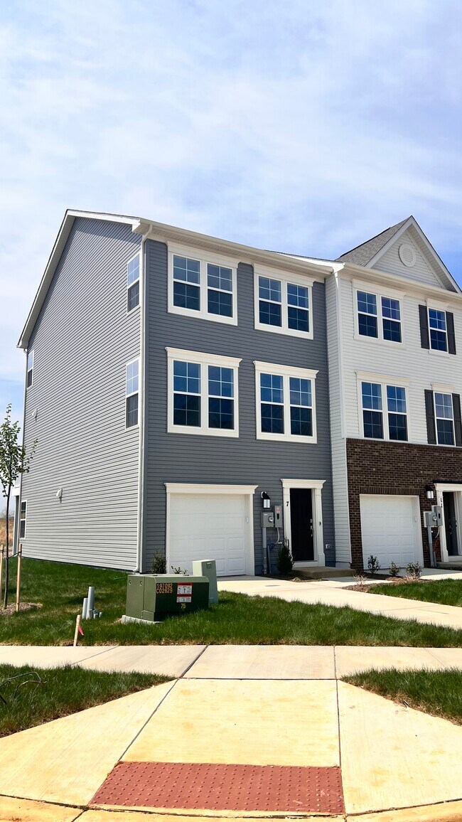 Photo - 7 Winterplace Dr Townhome