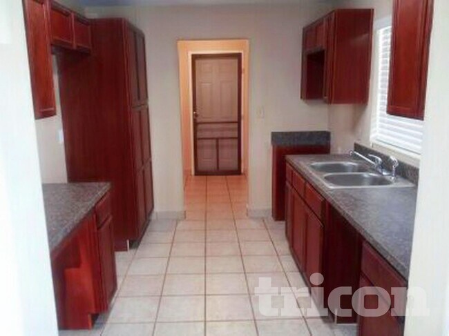 Photo - 1122 Ibsen Ave