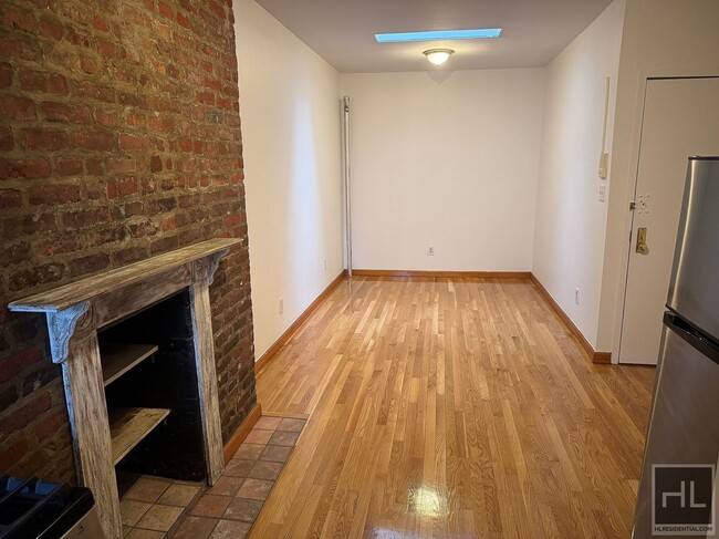 Photo - ESSEX STREET Unit 18