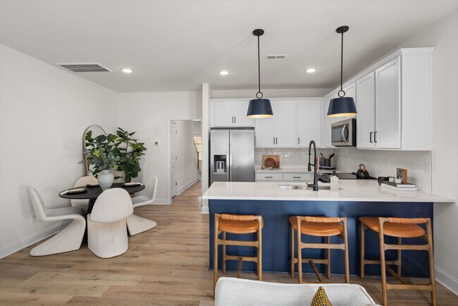 Photo - Avery Square