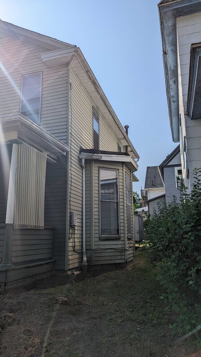 Photo - 415 W Front St