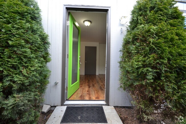 Building Photo - 3017 NE 140th St Rental