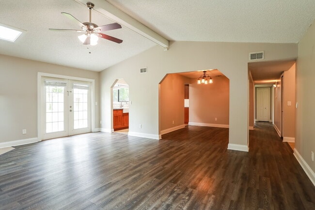 Photo - 6020 Pine Ave