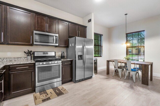 Photo - 10178 Prato St