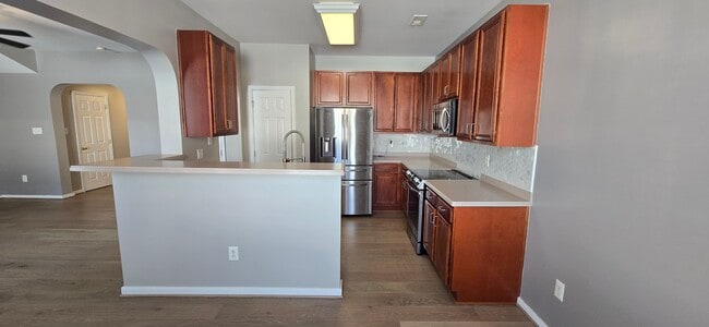 Photo - 848 Parkland Pl